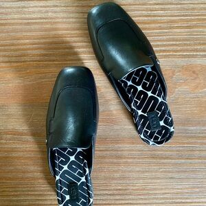 NWB UGG Janaya Black Leather Mules